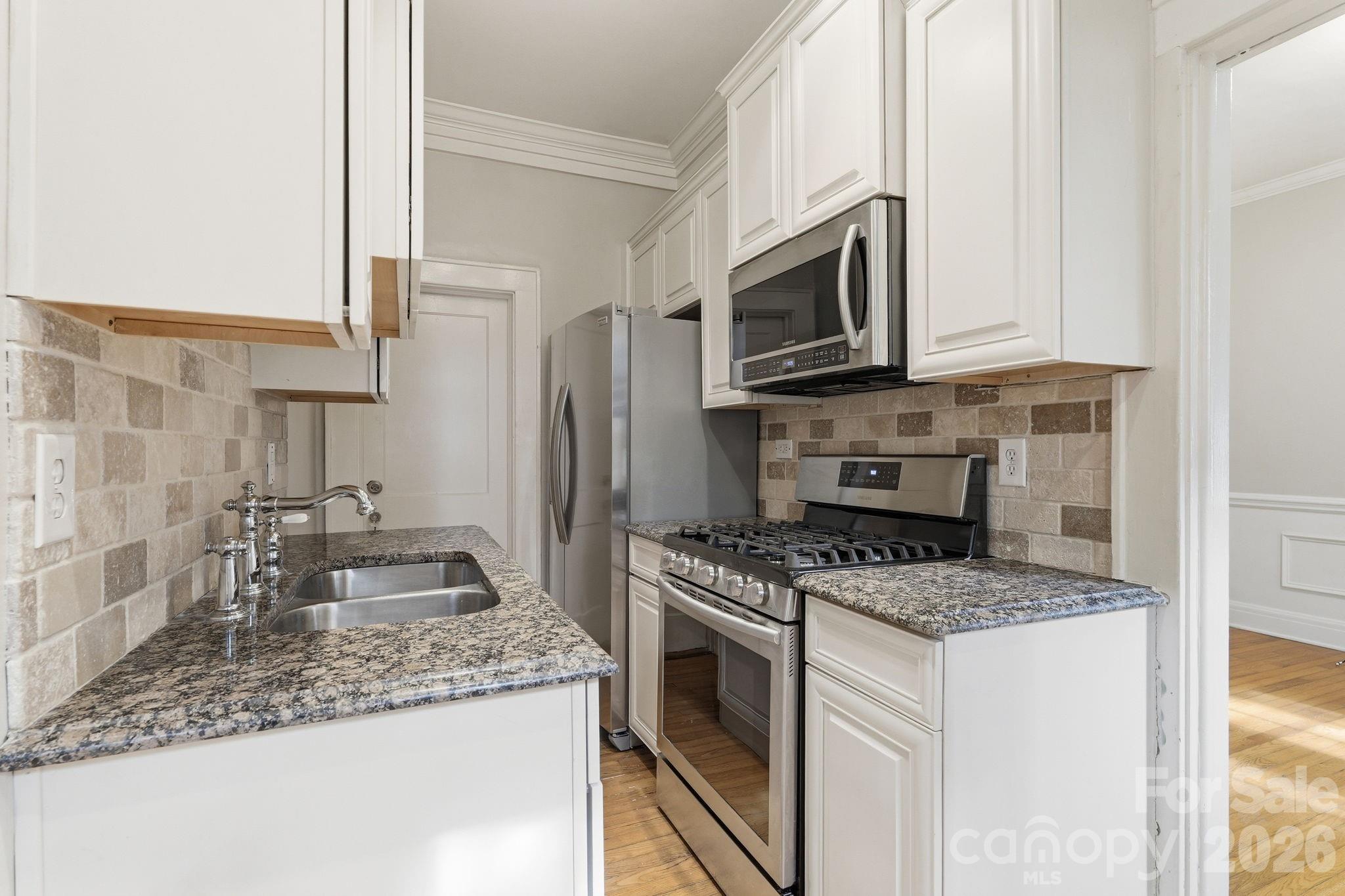 916 Bromley Road Charlotte, NC 28207 - Photo 9 of 45