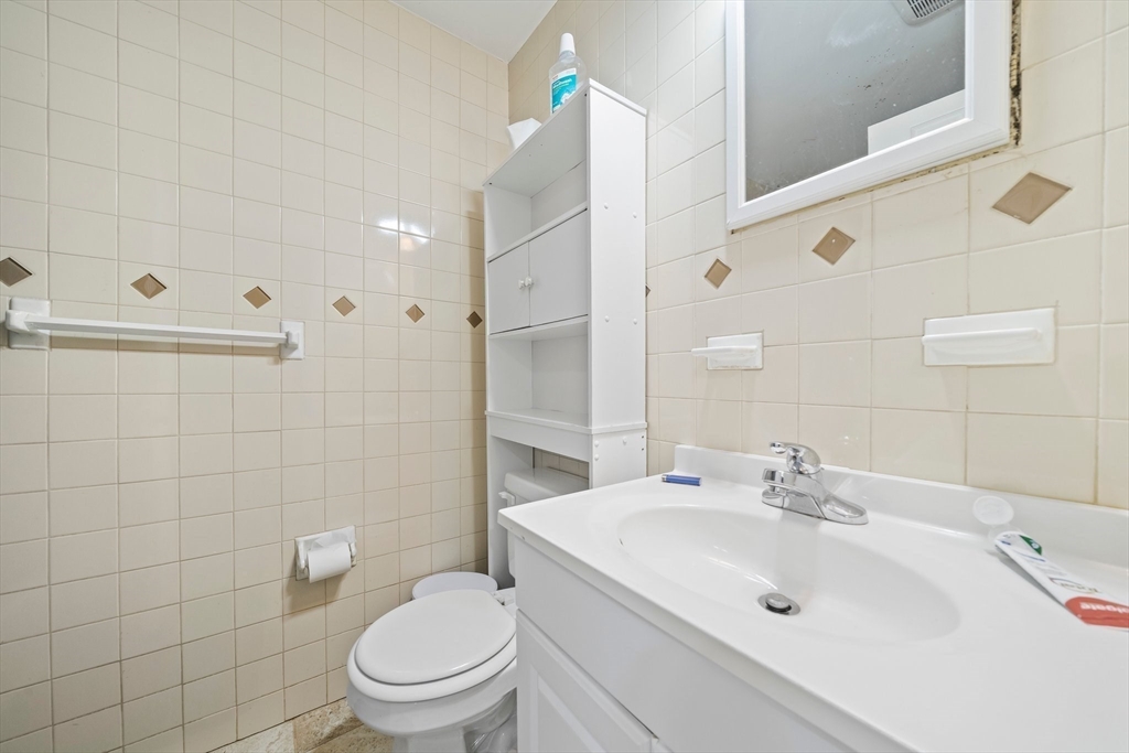 915 Edgell Road, Unit 77 Framingham, MA 01701 - Photo 11 of 15 a bathroom with a sink toilet and shower