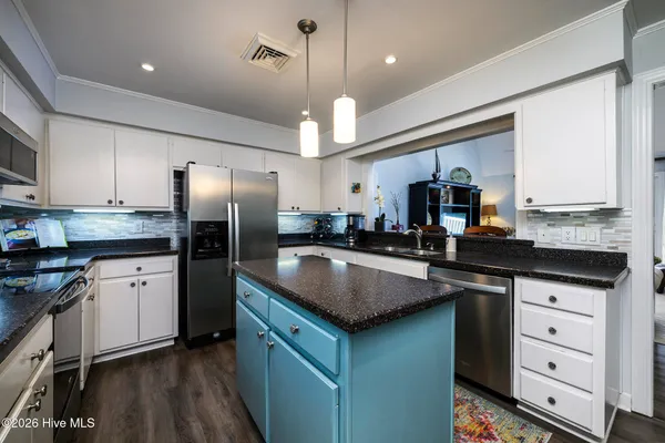 $699,000 | 302 Plantation Drive, New Bern, NC 28562