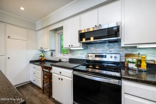 $699,000 | 302 Plantation Drive, New Bern, NC 28562