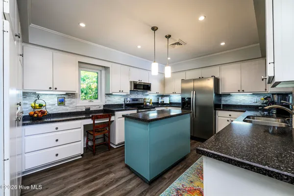 $699,000 | 302 Plantation Drive, New Bern, NC 28562