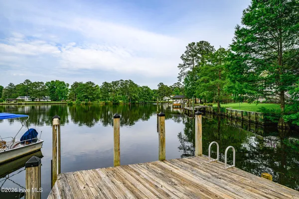 $699,000 | 302 Plantation Drive, New Bern, NC 28562