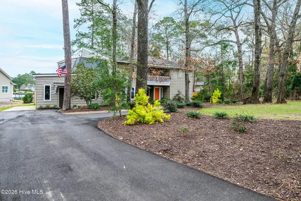 $699,000 | 302 Plantation Drive, New Bern, NC 28562