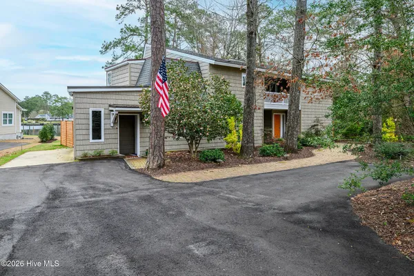 $699,000 | 302 Plantation Drive, New Bern, NC 28562