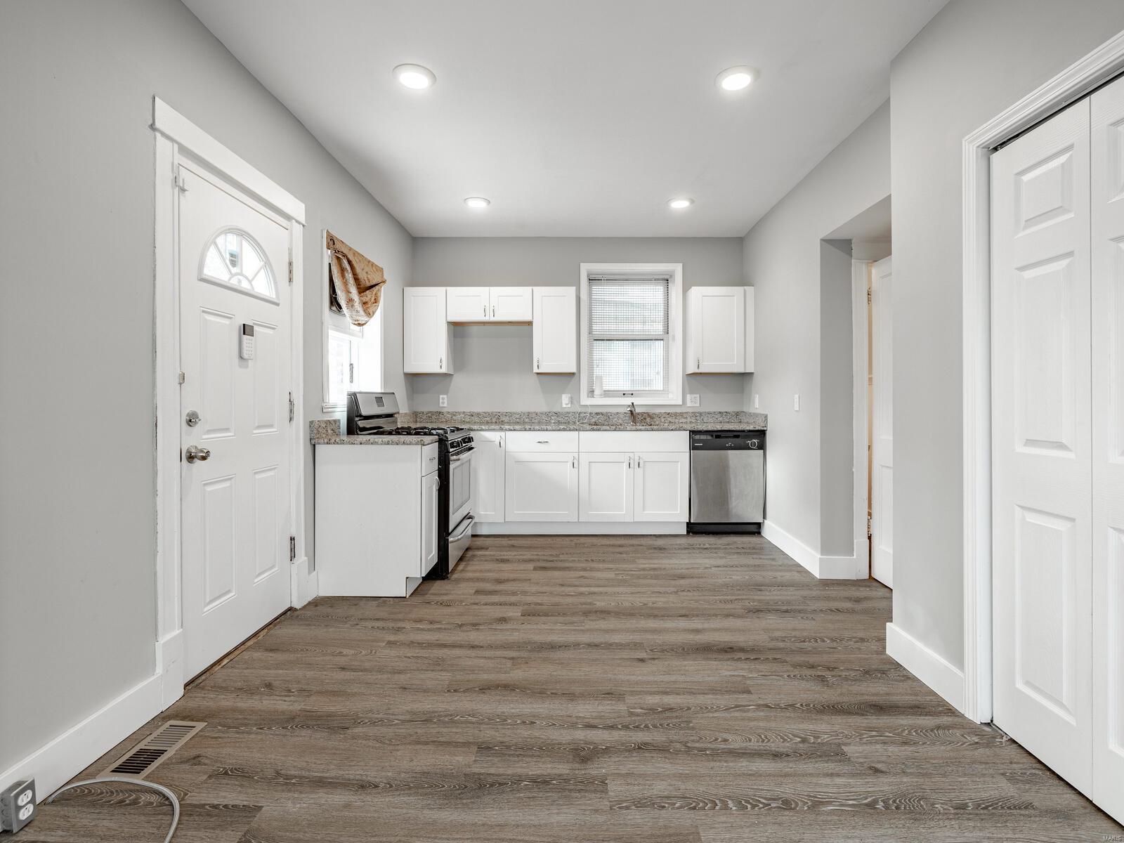 716 Carson Road St. Louis, MO 63135 - Photo 4 of 23 Gallery Image 4