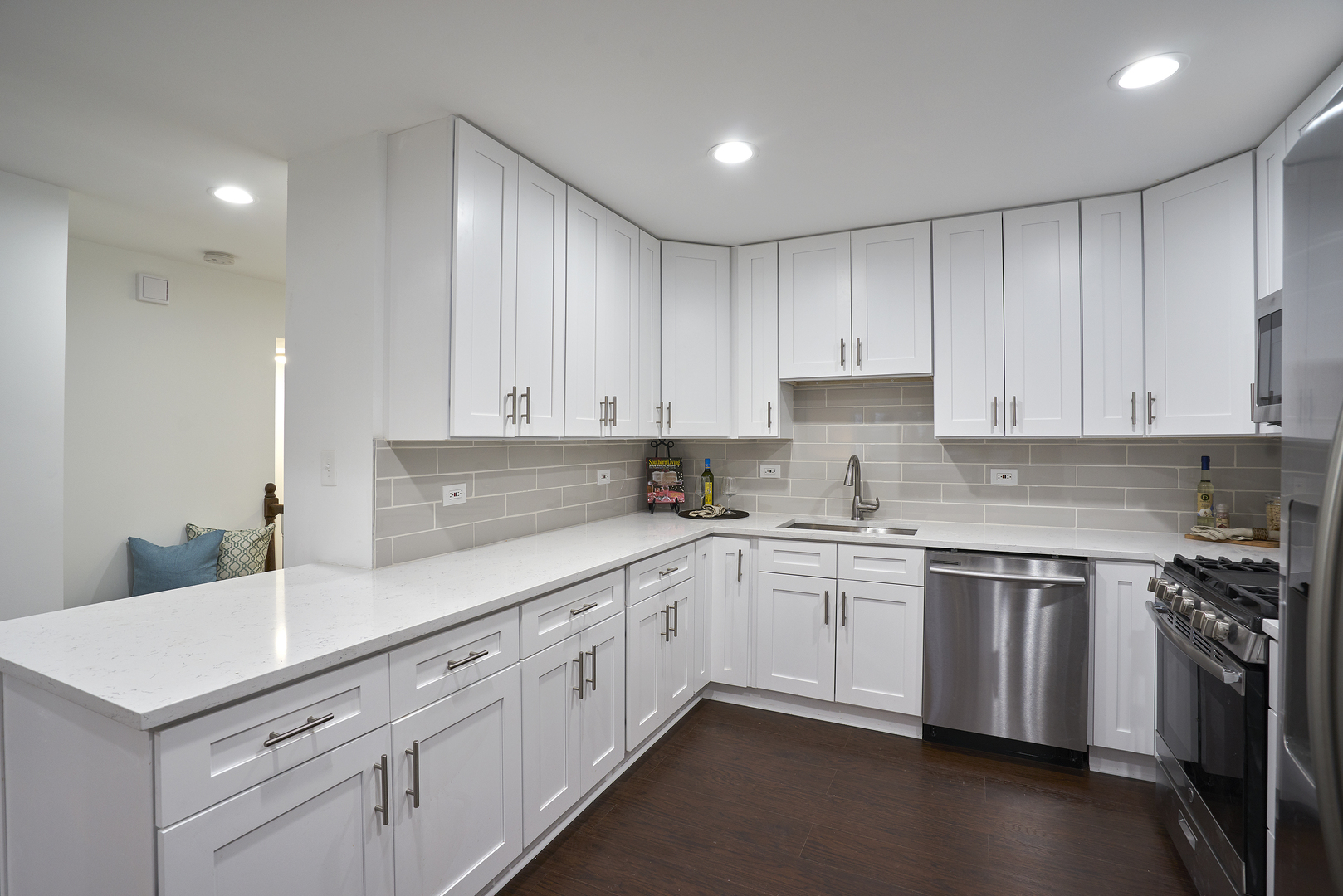 997 Spring Road Elmhurst, IL 60126 - Photo 4 of 18