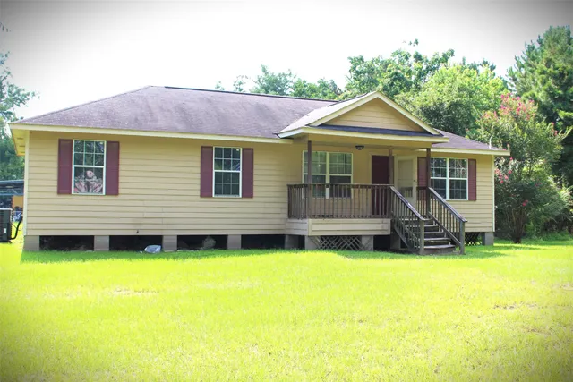 a view of a house with a backyard