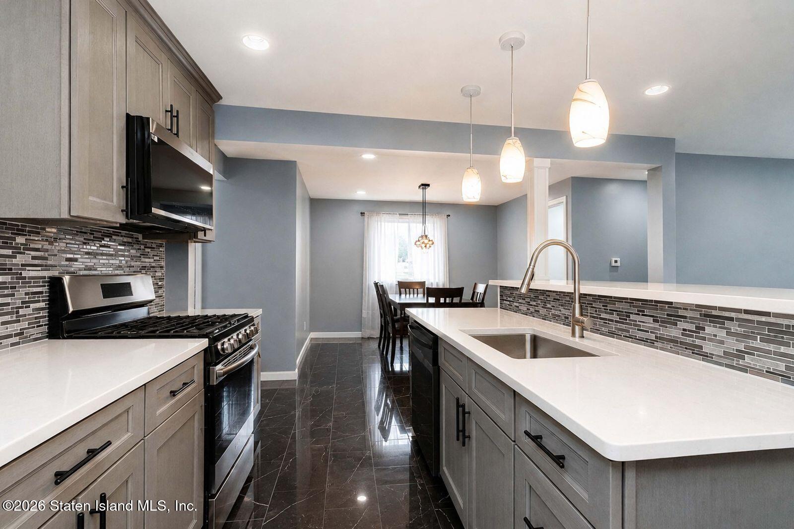 94 Harbor Road Staten Island, NY 10303 - Photo 5 of 46 L8LYcdUg
