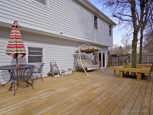 318 East Elm Street Wheaton, IL 60189 - Photo 15 of 17 an outdoor space with furniture
