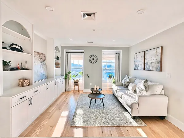 $4,350 | 30 Polk Street, Unit 408, Boston, MA 02129