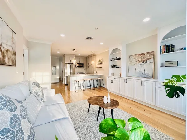 $4,350 | 30 Polk Street, Unit 408, Boston, MA 02129