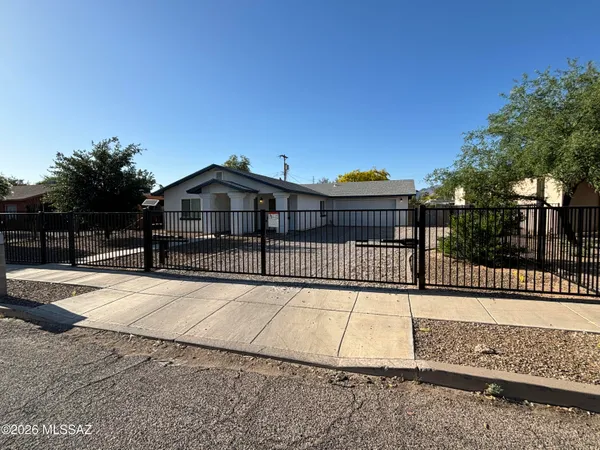 $2,695 | 1133 East Hedrick Drive, Tucson, AZ 85719