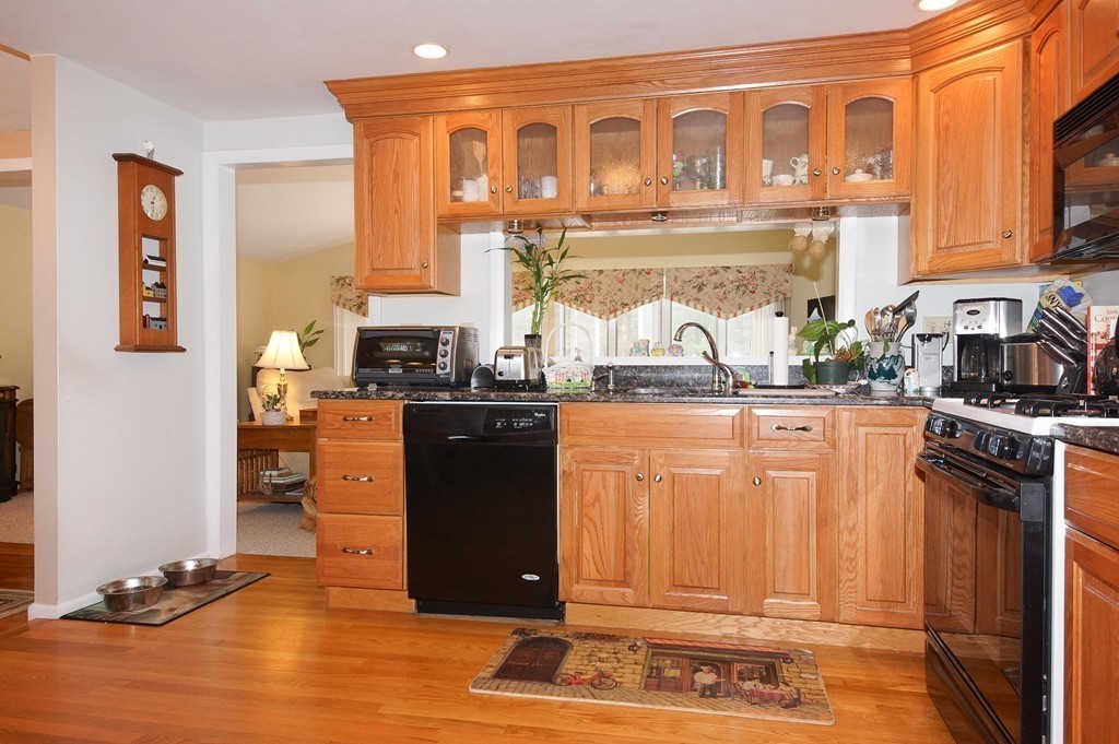 51 Joyce Road Framingham, MA 01701 - Photo 4 of 26