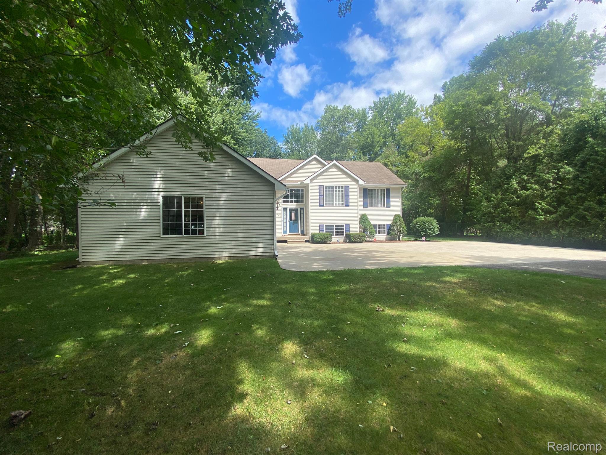 747 Miller Road Lake Orion, MI 48362 - Photo 5 of 34 Gallery Image 5