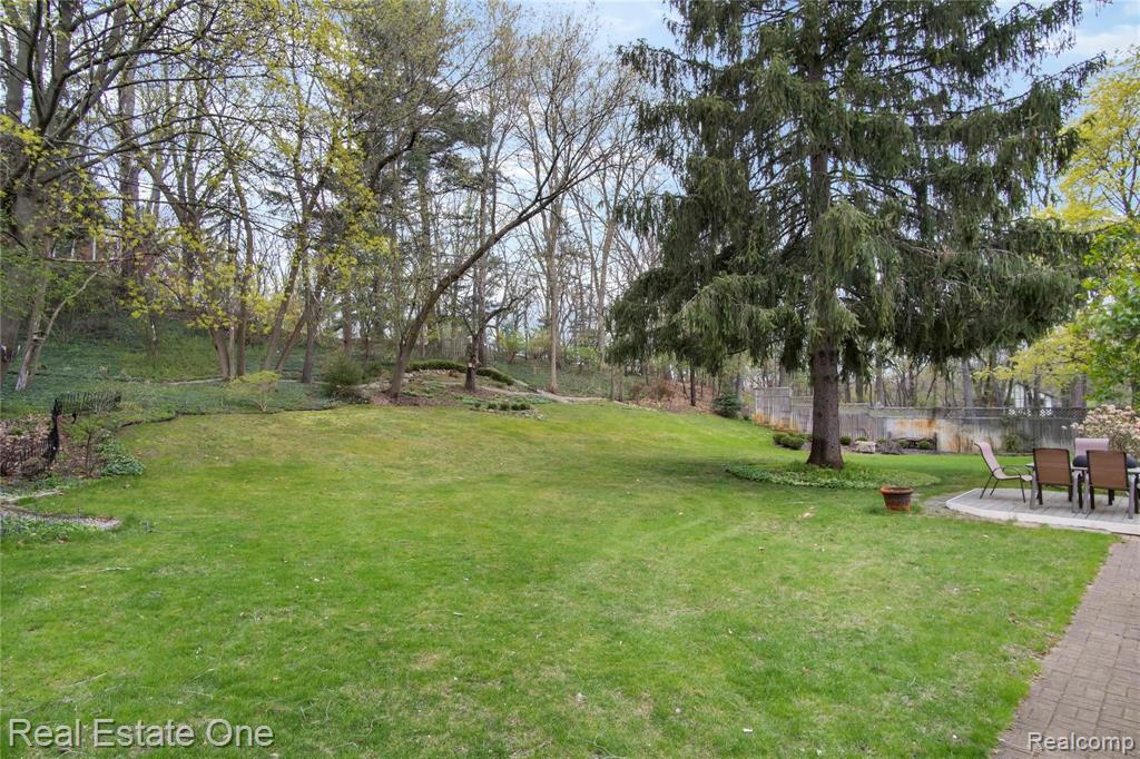 645 Cherry Tree Lane Rochester Hills, MI 48306 - Photo 39 of 43