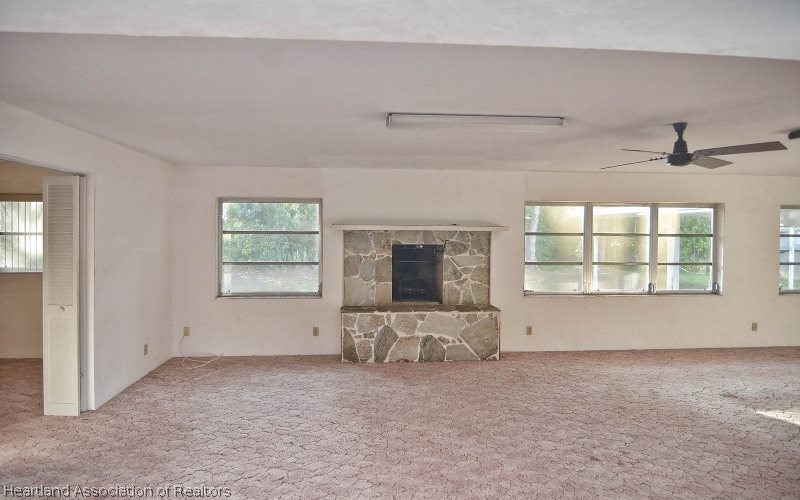 305 Cloverleaf Road, Unit 305 Lake Placid, FL 33852 - Photo 4 of 23 Gallery Image 4