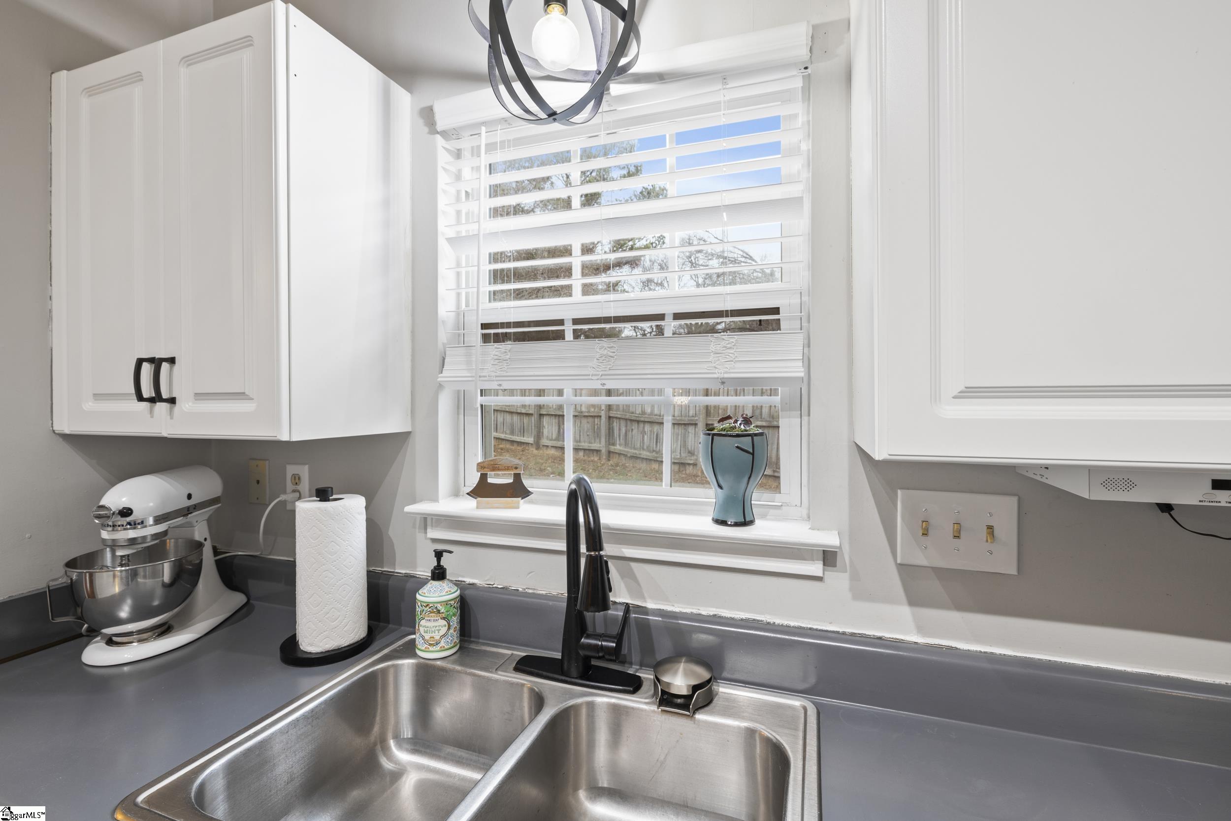 331 South Sandy Brook Way Simpsonville, SC 29680 - Photo 9 of 25