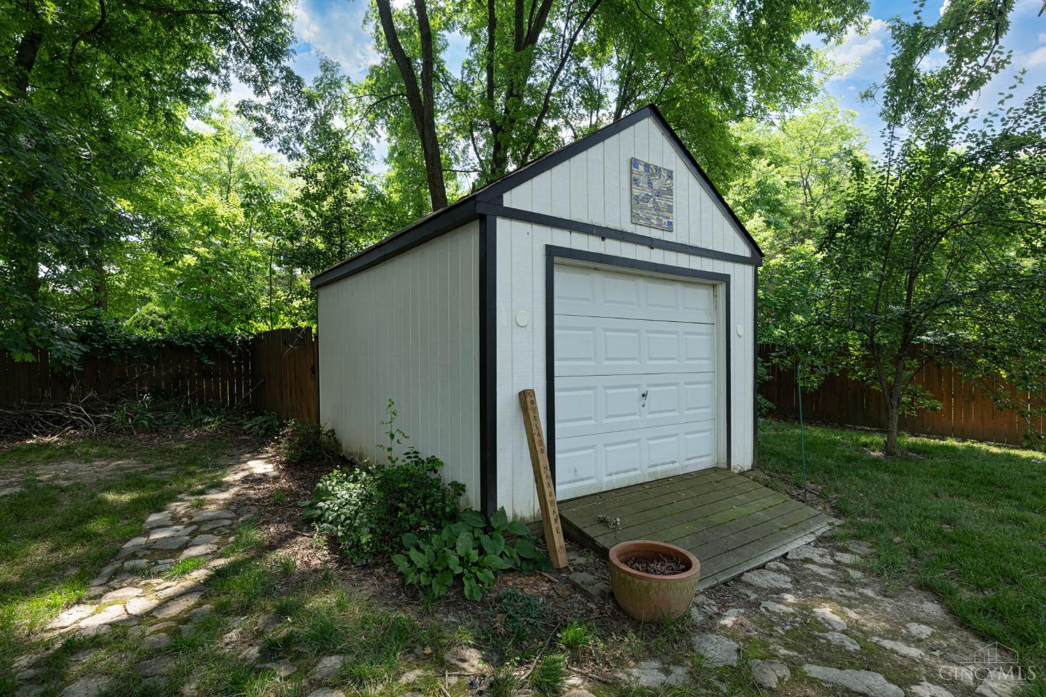 567 Lang Road Cincinnati, OH 45244 - Photo 33 of 35
