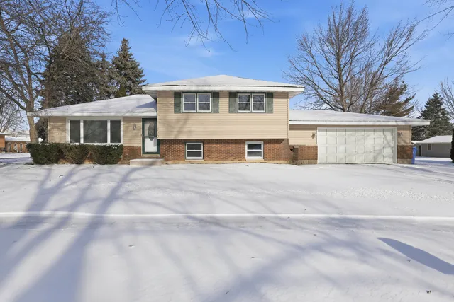 $349,000 | 920 Gerald Avenue, South Elgin, IL 60177