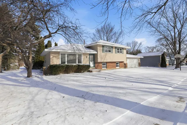 $349,000 | 920 Gerald Avenue, South Elgin, IL 60177