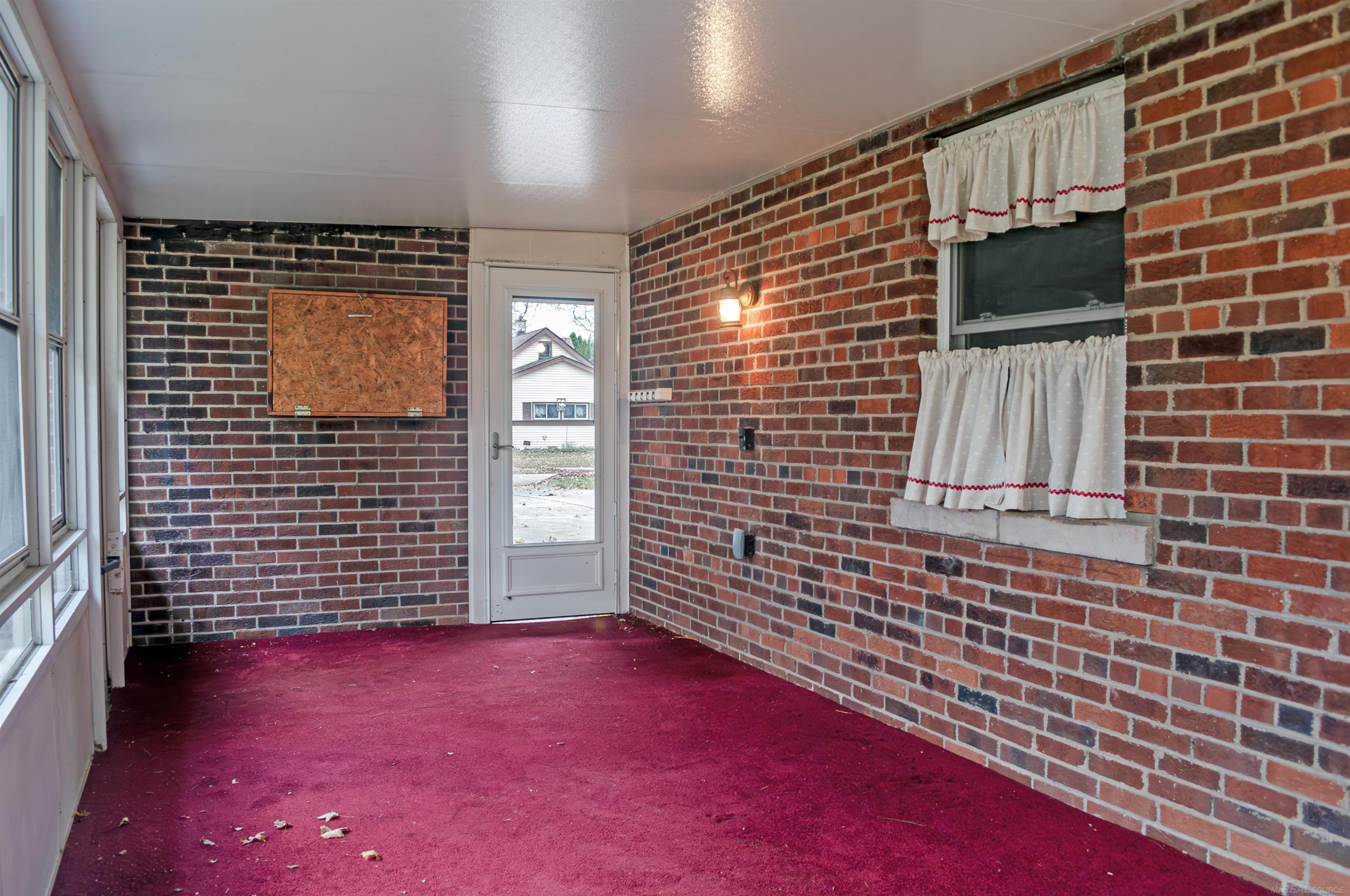 2039 Hampton Road Grosse Pointe Woods, MI 48236 - Photo 26 of 31