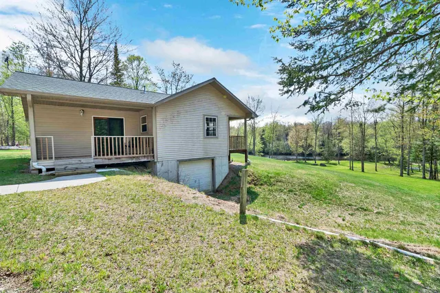 $344,900 | W14398 Camp 5 Road, Athelstane, WI 54104