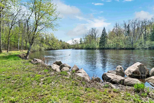 $344,900 | W14398 Camp 5 Road, Athelstane, WI 54104