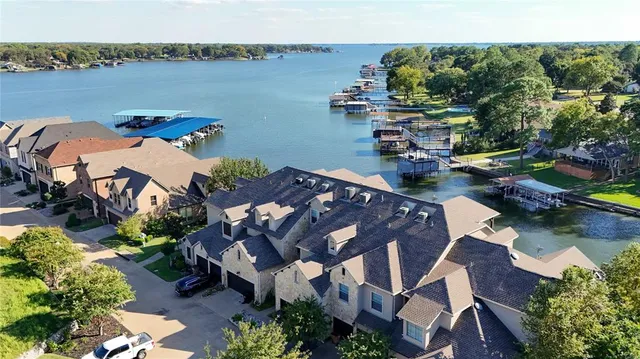 $674,999 | 124 Marina Drive, Gun Barrel City, TX 75156