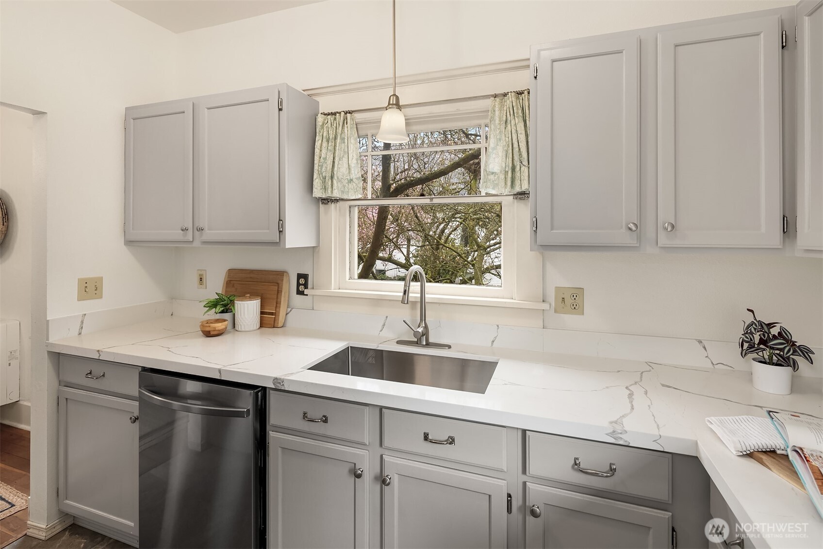 749 North 96th Street Seattle, WA 98103 - Photo 13 of 39