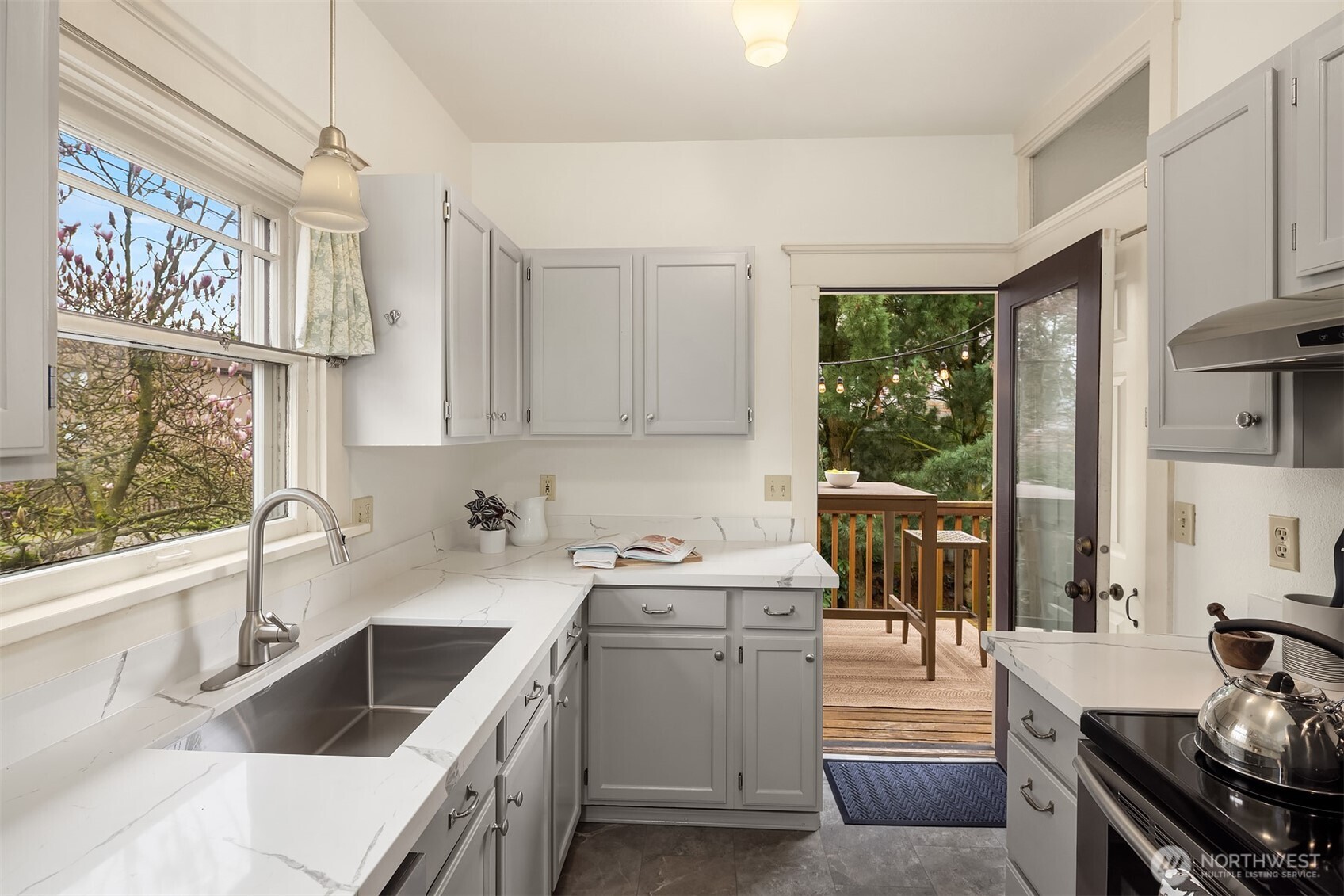 749 North 96th Street Seattle, WA 98103 - Photo 14 of 39