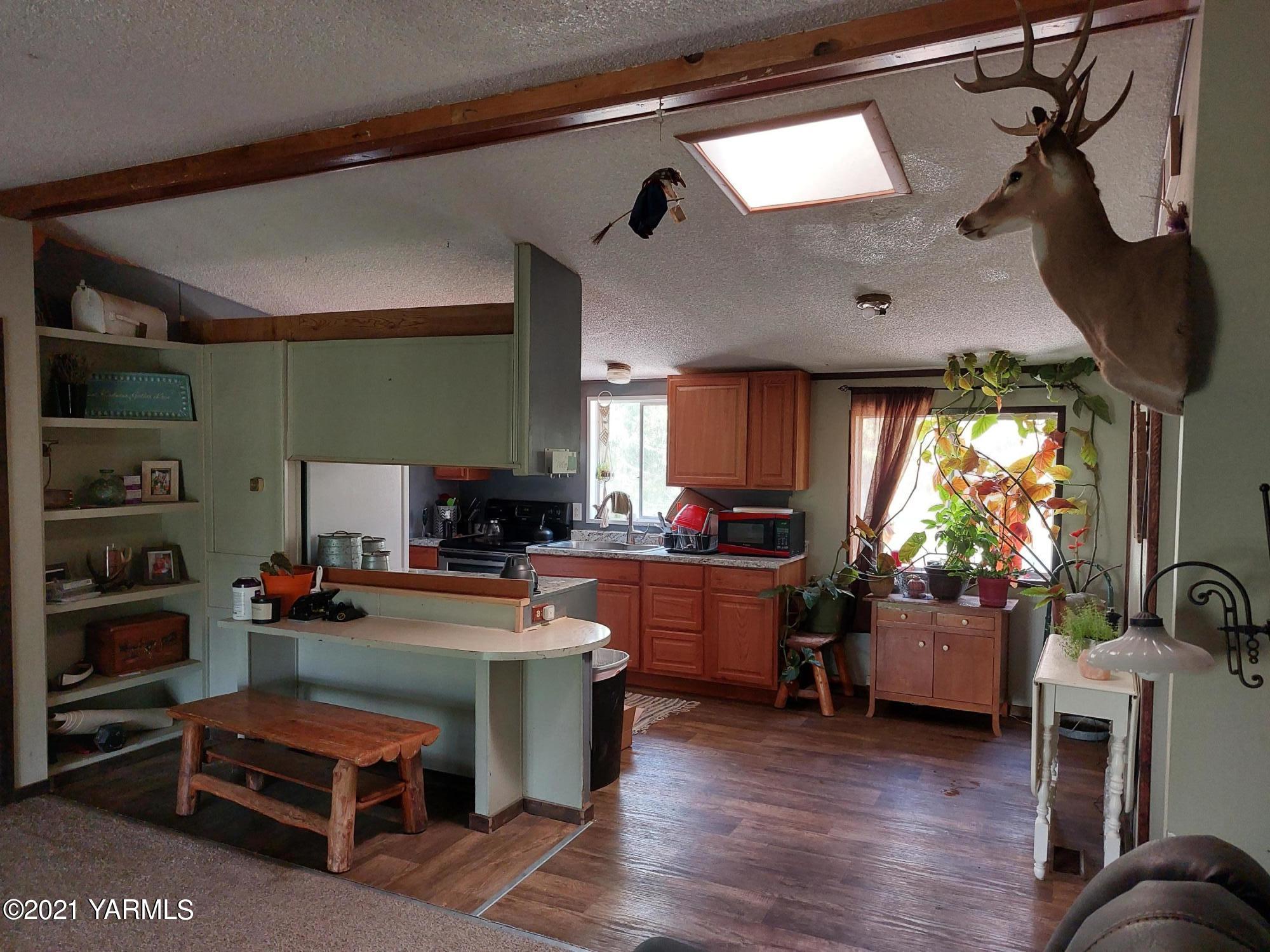 210 Hull Road Selah, WA 98942 - Photo 4 of 13 20210806_152147