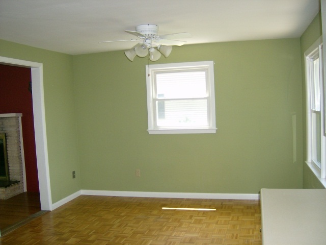 618 East New Lenox Road Pittsfield, MA 01201 - Photo 3 of 11 Dining Area