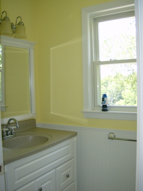 618 East New Lenox Road Pittsfield, MA 01201 - Photo 4 of 11 1st Floor half bath