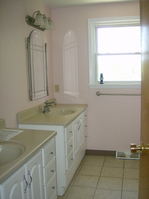 618 East New Lenox Road Pittsfield, MA 01201 - Photo 10 of 11 2nd Floor full Bath