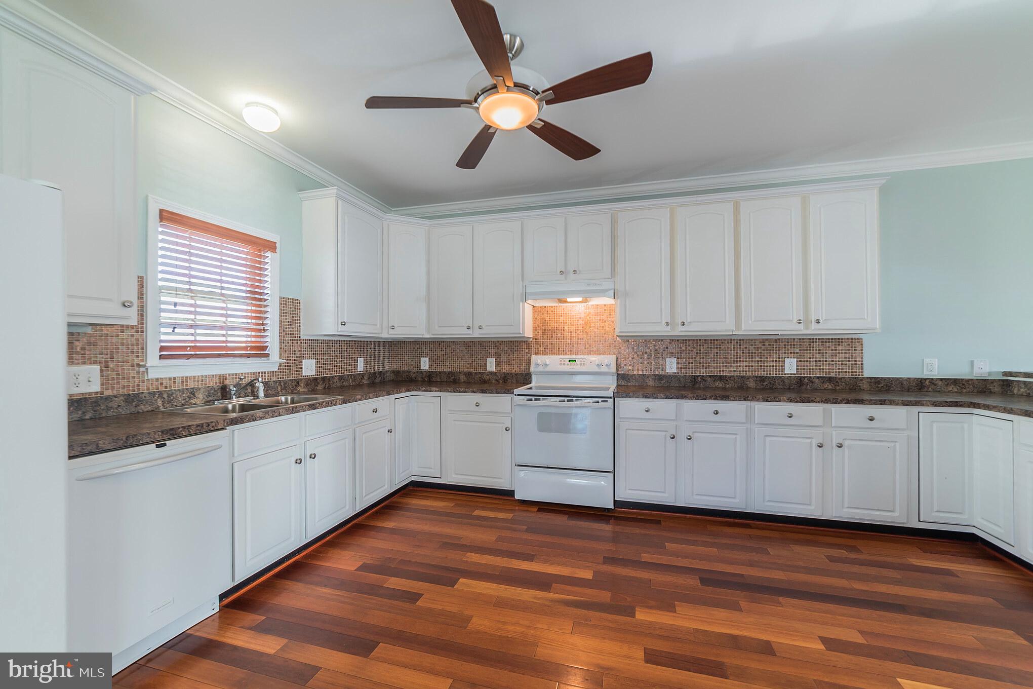 9116 Cuckold Point Road Baltimore, MD 21219 - Photo 7 of 40