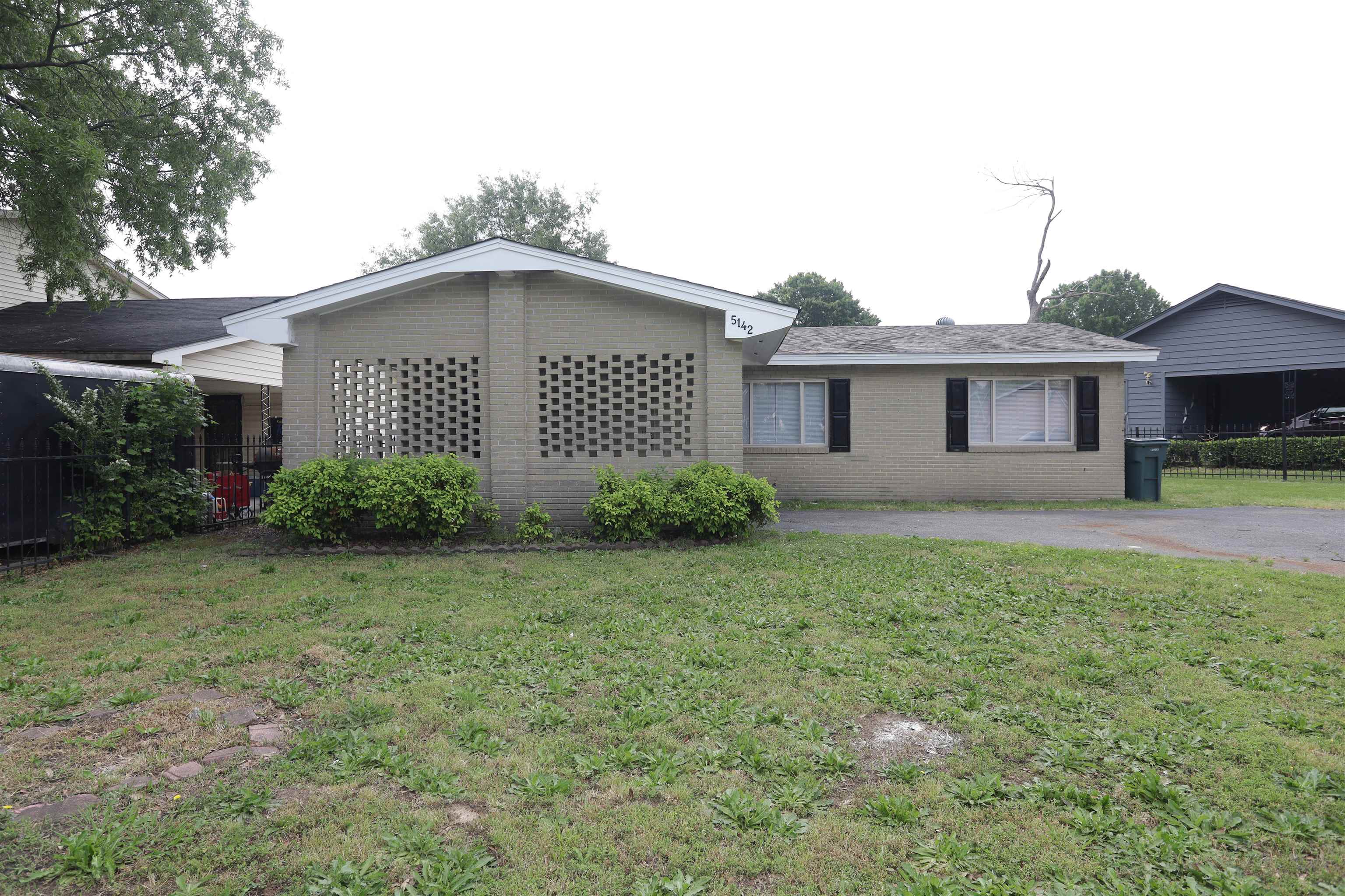 5142 Fairley Road Memphis, TN 38109 - Photo 2 of 13 a view of a house with a garden