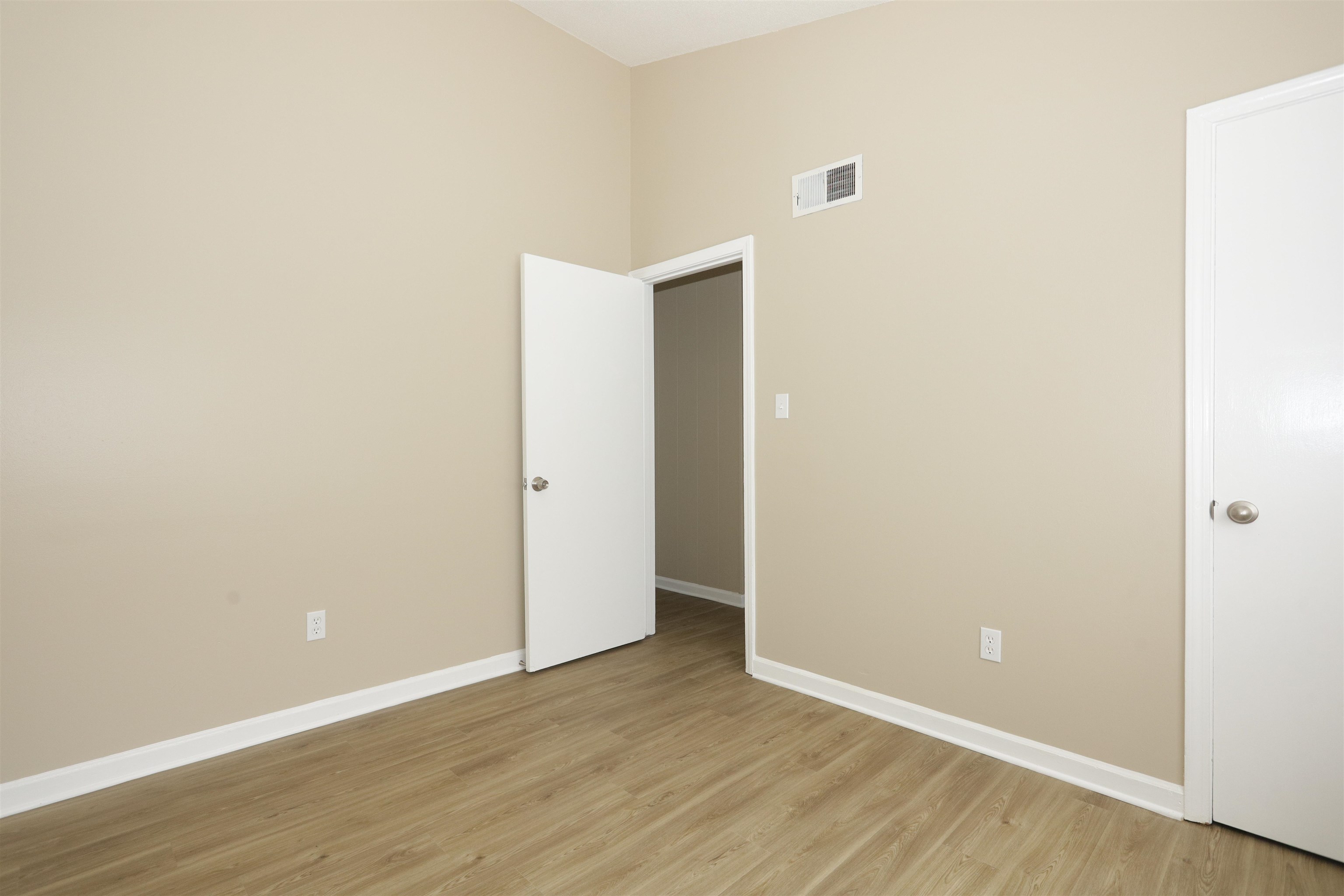 5142 Fairley Road Memphis, TN 38109 - Photo 10 of 13 a view of an empty room