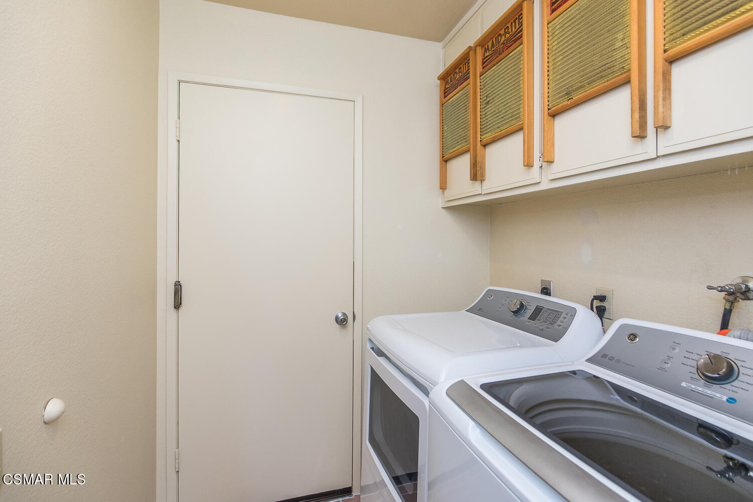 12617 Crystal Ranch Road Moorpark, CA 93021 - Photo 27 of 34 a utility room with dryer and washer