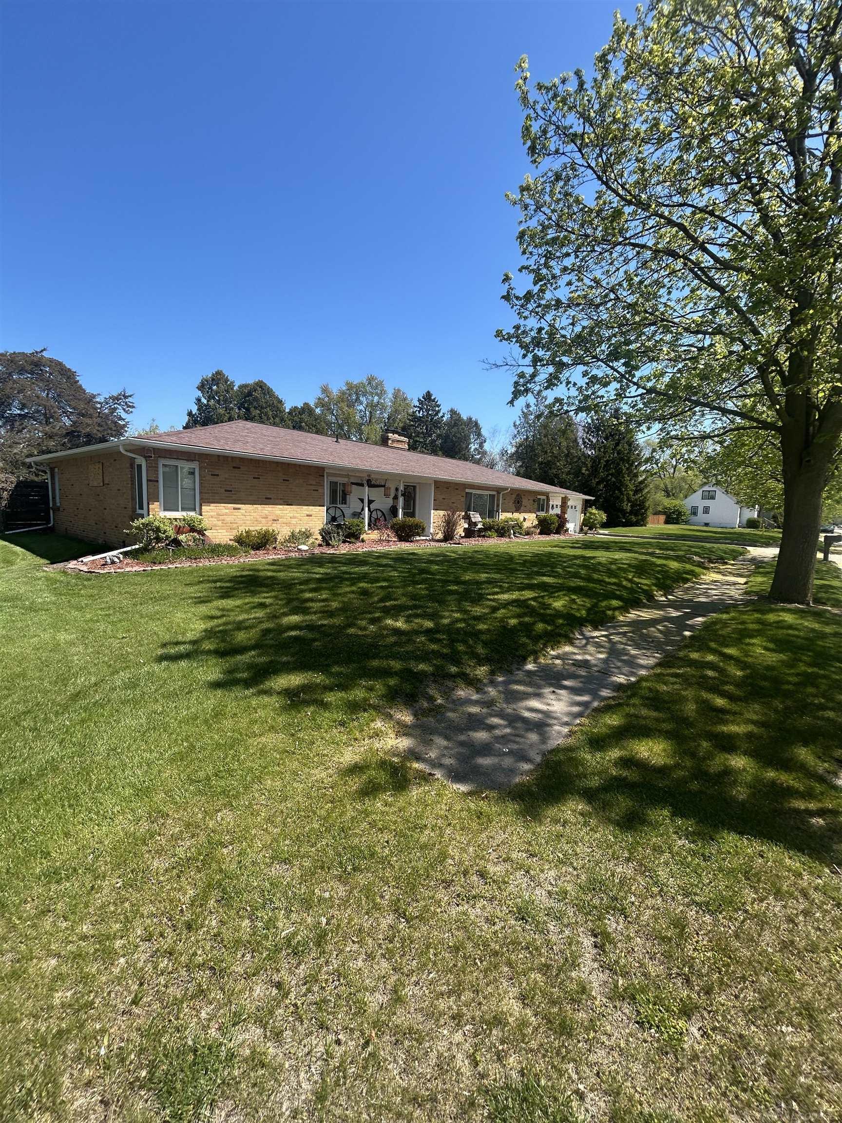 830 West 3rd Street Pinconning, MI 48650 - Photo 3 of 39