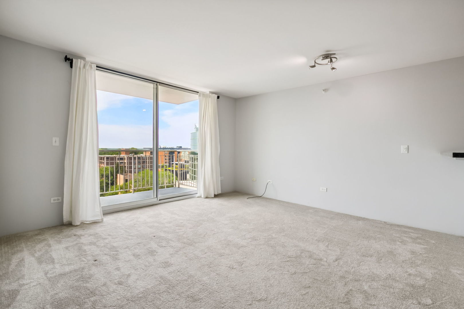 1640 Maple Avenue, Unit 903 Evanston, IL 60201 - Photo 4 of 24 a view of an empty room with a balcony