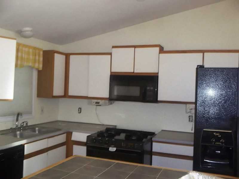 213 Tennyson Road Warwick, RI 02888 - Photo 2 of 10 Kitchen.