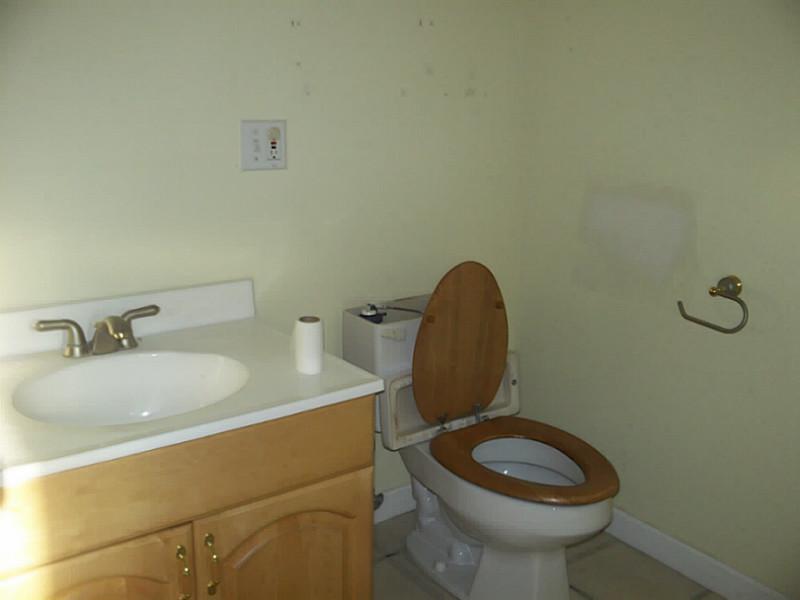 213 Tennyson Road Warwick, RI 02888 - Photo 6 of 10 Bathroom.