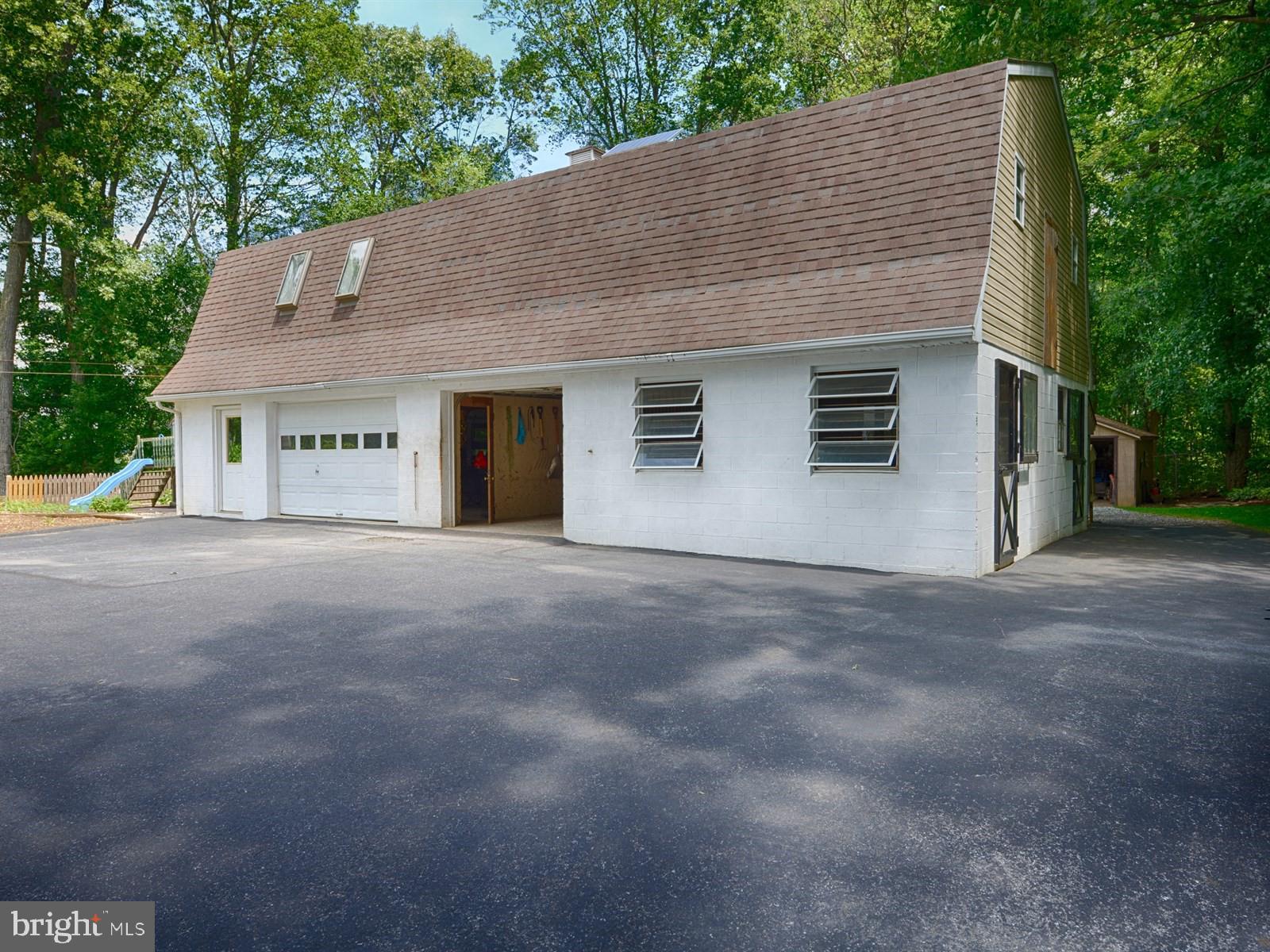 929 Mt Pleasant Road Quarryville, PA 17566 - Photo 23 of 29 Barn/Garage