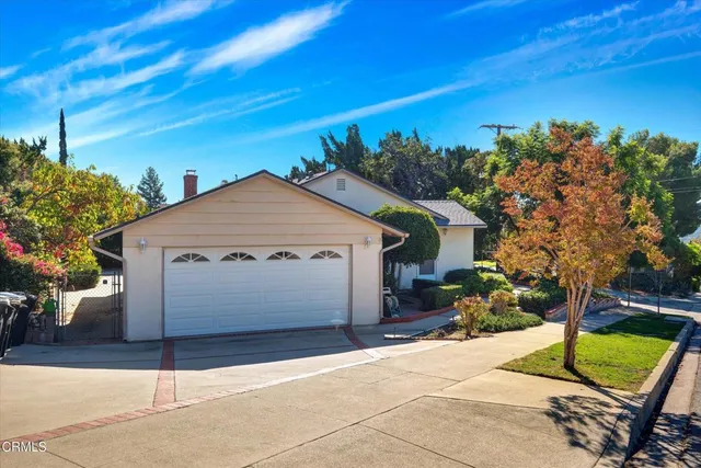 a view of an outdoor space