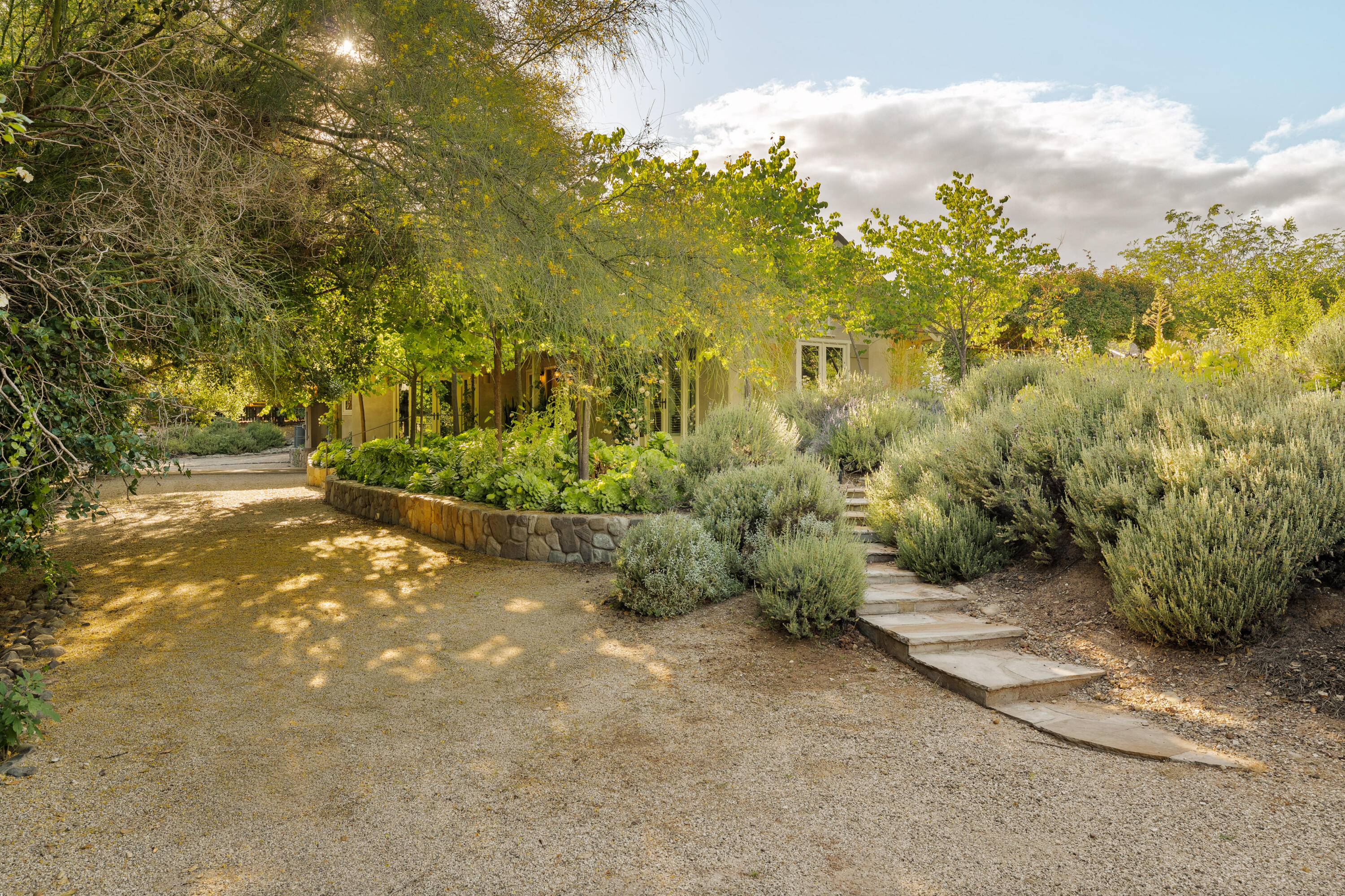 813 Country Club Road Ojai, CA 93023 - Photo 17 of 31 Property Gardens