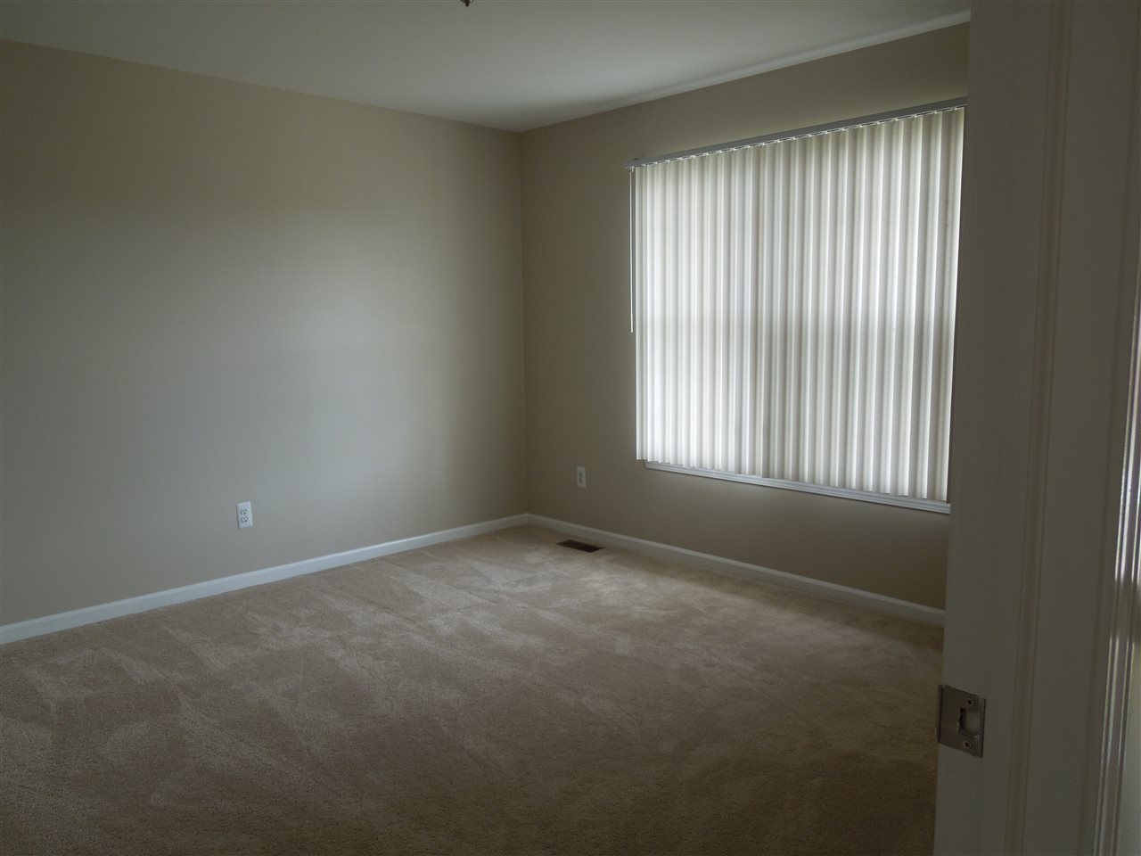 3174 Villanova Circle Rochester, MI 48307 - Photo 33 of 44 31326062-32.JPG