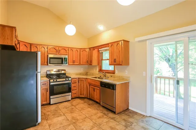 $1,895 | 2412 Little Blue Court, Liberty, MO 64068