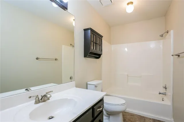 $1,895 | 2412 Little Blue Court, Liberty, MO 64068