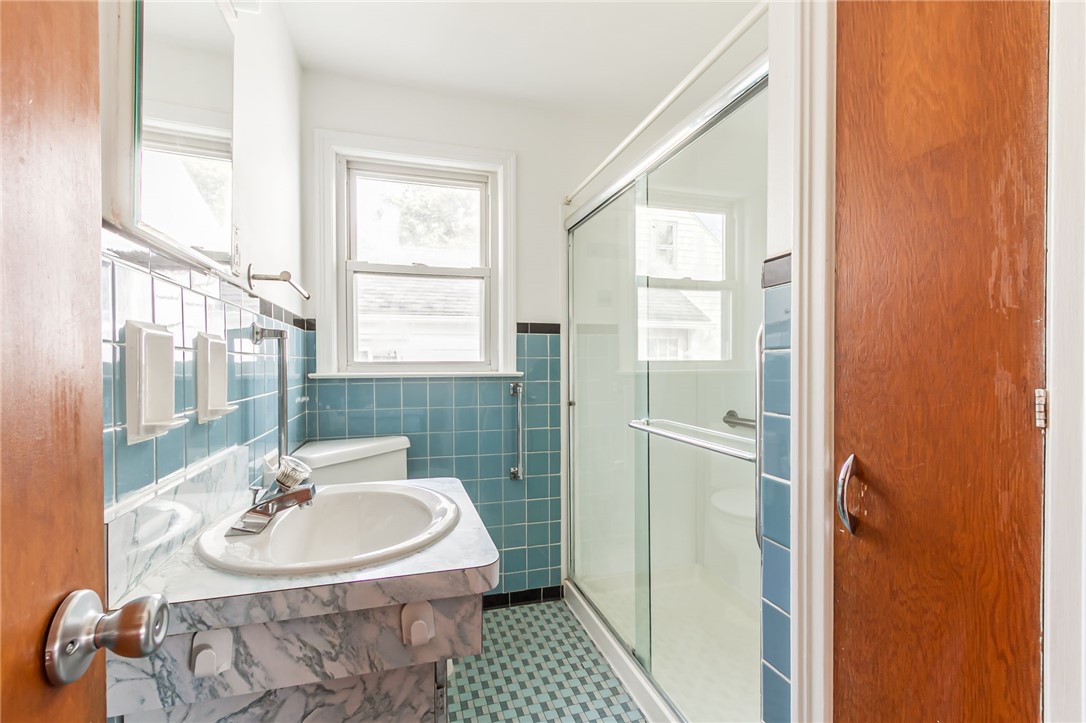 285 Waring Road Rochester, NY 14609 - Photo 18 of 24 FULL BATH