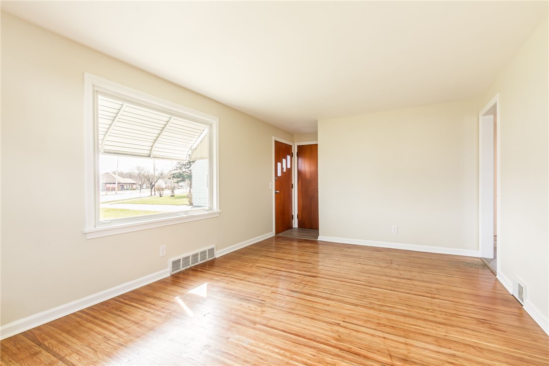 285 Waring Road Rochester, NY 14609 - Photo 5 of 24 GREAT ROOM AND FRONT ENTRY